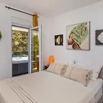 Deluxe Jacuzzi & Sea View Apartament *