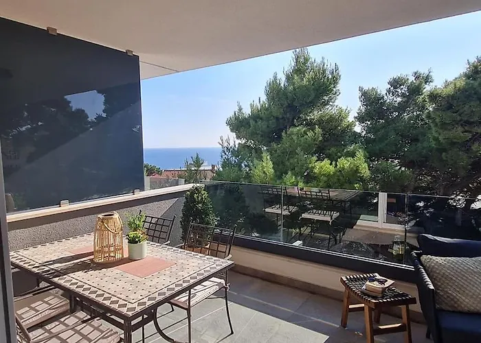 Deluxe Jacuzzi & Sea View Apartament