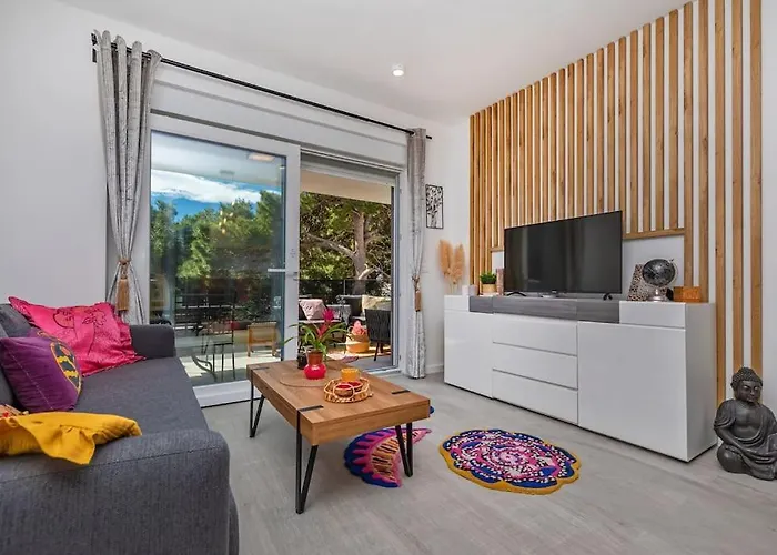 Deluxe Jacuzzi & Sea View Apartament