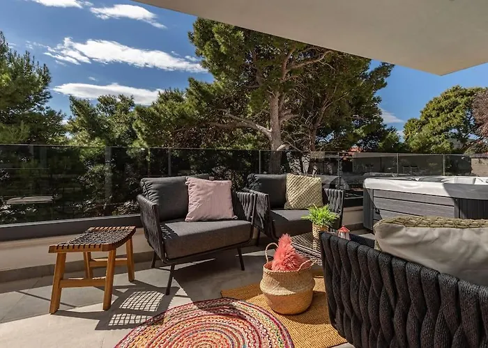 Deluxe Jacuzzi & Sea View Apartament *