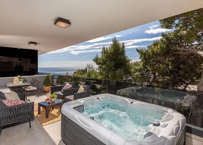 Deluxe Jacuzzi & Sea View Apartament