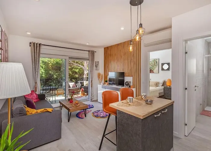 Deluxe Jacuzzi & Sea View Apartament