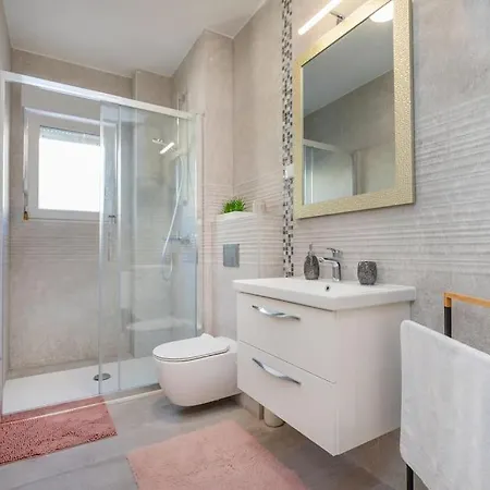 Lägenhet Deluxe Jacuzzi & Sea View