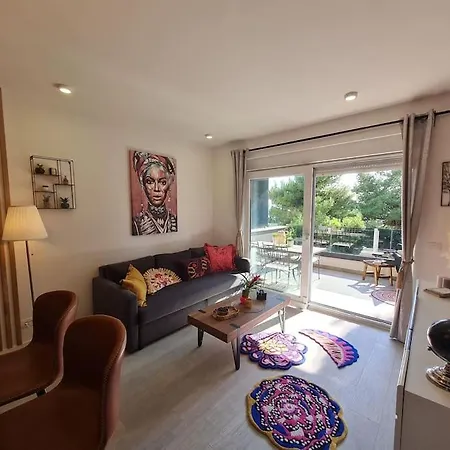 Deluxe Jacuzzi & Sea View *